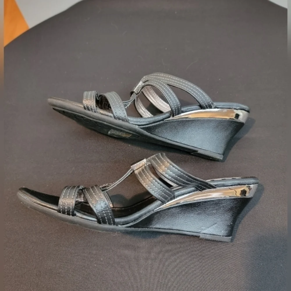 Sole Senseability Justine Black‎ & Silver Wedge Sandals Size 8
